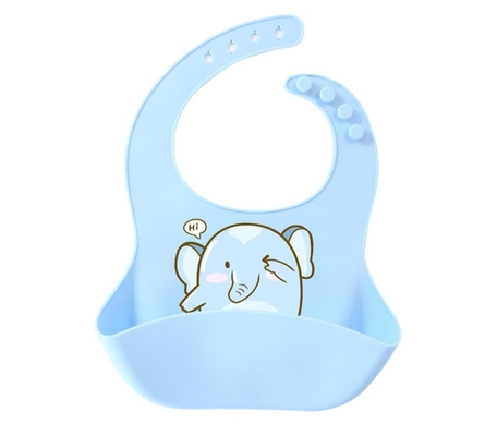 Babadores ajustáveis do bebê do silicone, babadores de alimentação BPA da criança livre com furos do gancho