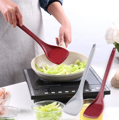 A grão de madeira denomina o silicone Turner do produto comestível que cozinha ferramentas para a bandeja da Não-vara