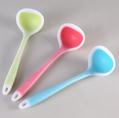 Ferramenta da cozinha da colher de sopa do produto comestível de tamanho médio em cores translúcidas