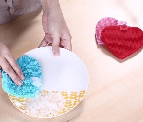 Escova da lavagem do silicone do produto comestível da forma do coração para pratos e o fruto de limpeza