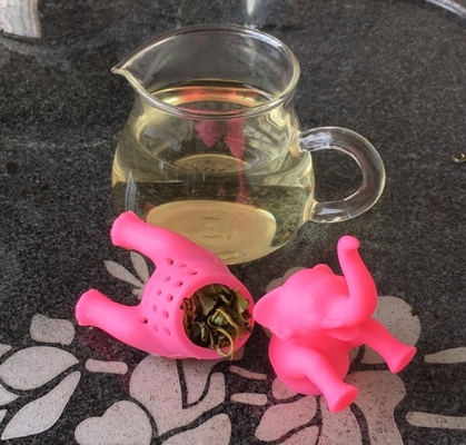 O animal do elefante cor-de-rosa deu forma aos filtros BPA do chá do silicone do produto comestível livres