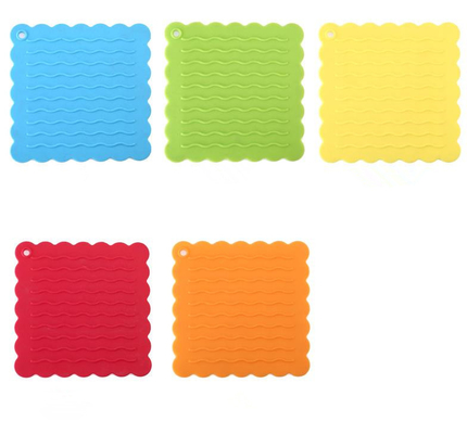 As ferramentas da cozinha do silicone de Placemat do gourmet gravaram o teste padrão de onda da água