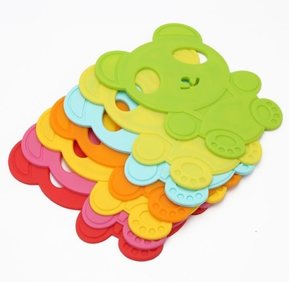 Ferramentas da cozinha do silicone do urso, crianças isoladas resistentes ao calor das esteiras de tabela livre