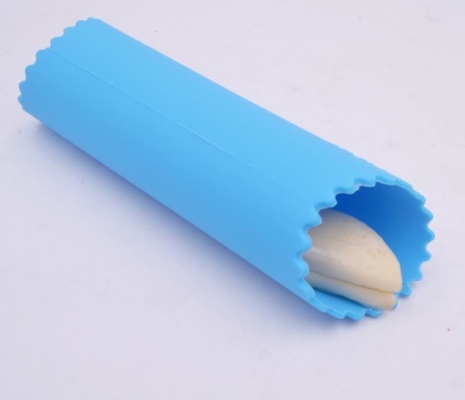 A cozinha colorida do silicone utiliza ferramentas a operação fácil de pouco peso de Peeler do alho