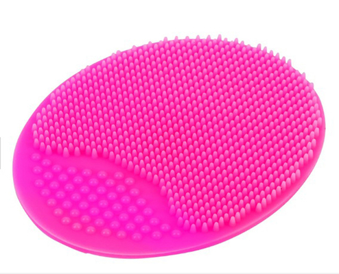 Escova de limpeza facial do silicone oval macio super de FDA para o corpo e a cara