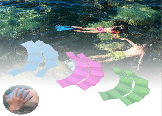 Críquete palmado das luvas da natação do silicone para Swimswim e exercitador da natação